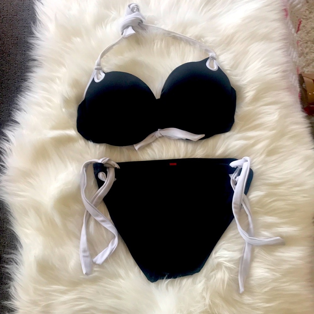Victoria’s Secret black and white bikini